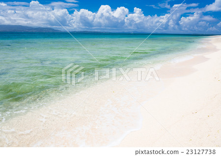 Beautiful beach 23127738