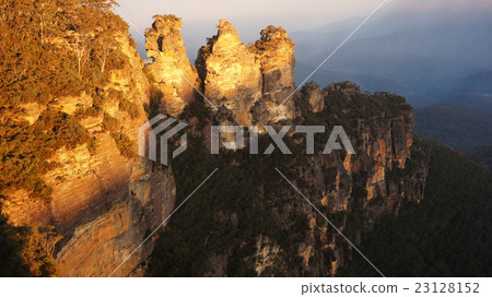 The Blue Mountains National Park  23128152