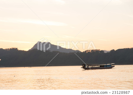 湄公河瑯勃拉邦 湄公河瑯勃拉邦 23128987
