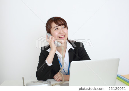 Business woman doing work 23129051