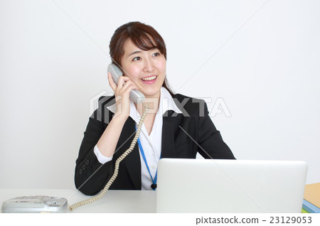 Business woman doing work 23129053