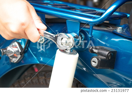 Bike spanner bolt tightening 23131977