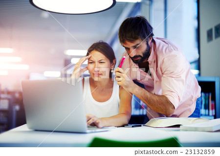 Business people discussing ideas Business people discussing ideas 23132859