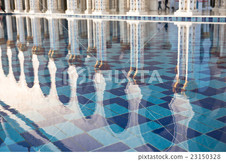 Sheikh Zayed White Mosque in Abu Dhabi 23150328