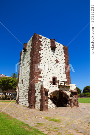 Torre del Conde Tower at La Gomera island Torre del Conde Tower at La Gomera island 23152233