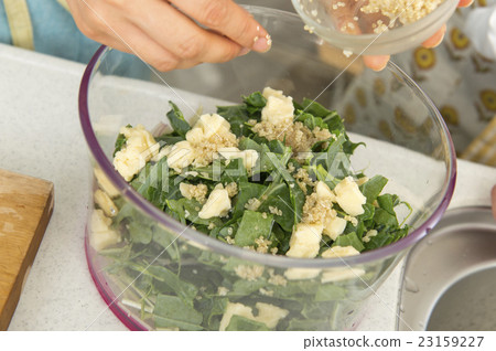 Kale and quinoa salad 23159227