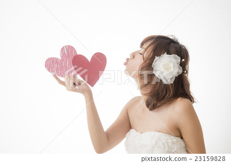 Women in a wedding dress 23159828