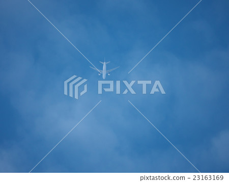 Japan aircraft (JL305 flight to Fukuoka. Estimated altitude 17000 feet) 23163169