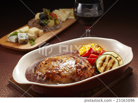 Demi hamburger gratin 23163896