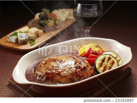 Demi hamburger steak with grilled steam 23163897