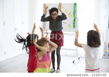 孩子們的英語會話課風景 23165180