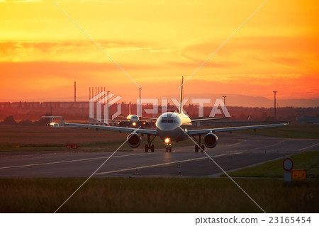 Airport traffic at the sunset 23165454