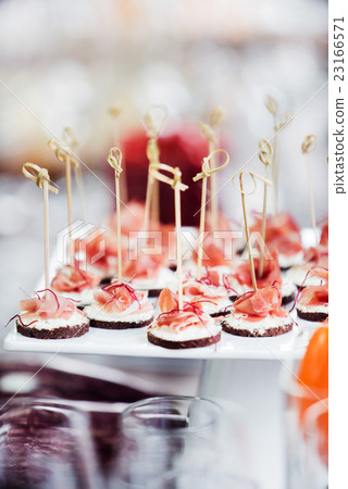 catering table 23166571