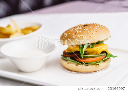 cheeseburger with potato cheeseburger with potato 23166997