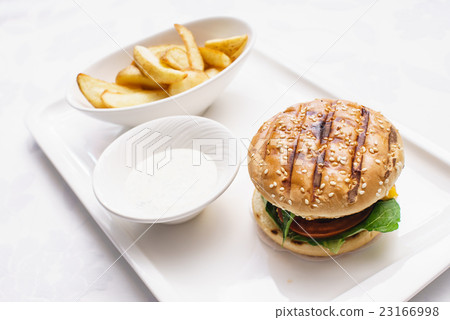 cheeseburger with potato cheeseburger with potato 23166998