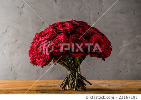 red roses 23167193
