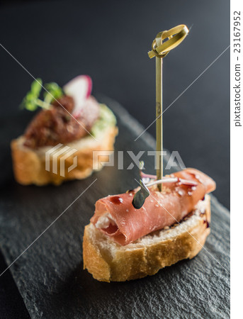 spanish appetizer 23167952