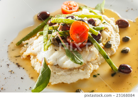 White fish with cauliflower puree 23168084