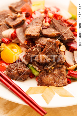 beef with vegetables 23168337