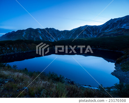 Only a heart is a pond 23170308