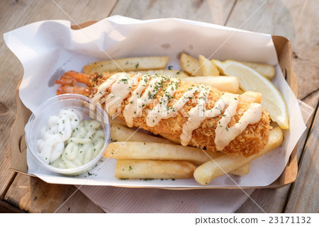Fried shrimps with fries and mayonnaise sauce 23171132