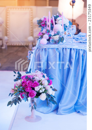 decoration of flowers and candles at the wedding 23175849