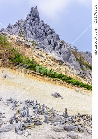 Obelisk and Jizo group 23176316