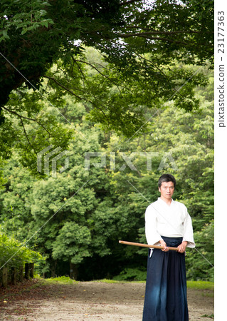 Fencer looking to the front 23177363