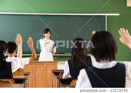 初中生科學課學生 初中生科學課學生 23178745