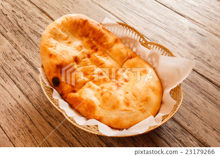 pita bread 23179266