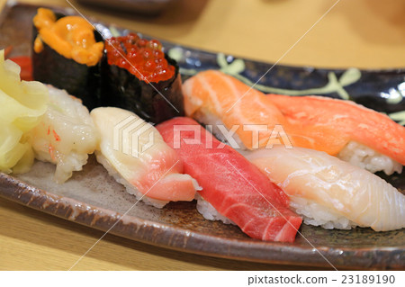 Delicious handful sushi 23189190
