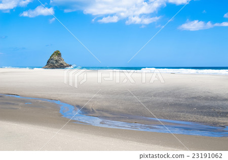 Karekare beach in New Zealand Karekare beach in New Zealand 23191062