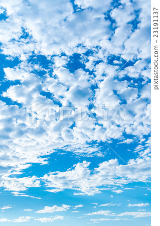 複製空間積云初夏天空寬拷貝空間天空圖像材料的雨季晴朗的天空雲彩 複製空間積云初夏天空寬拷貝空間天空圖像材料的雨季晴朗的天空雲彩 23191137