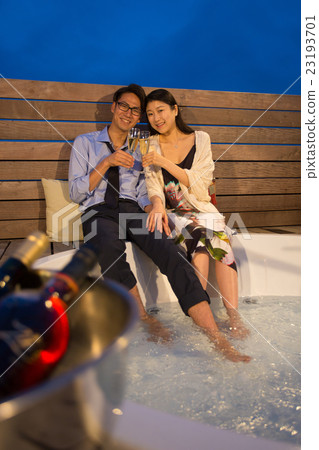 夫婦夜陽台圖像 夫婦夜陽台圖像 23193701