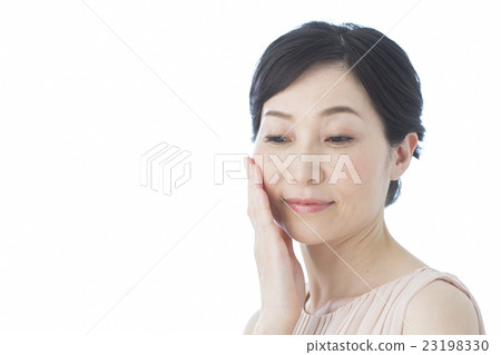 Middle-aged female 23198330