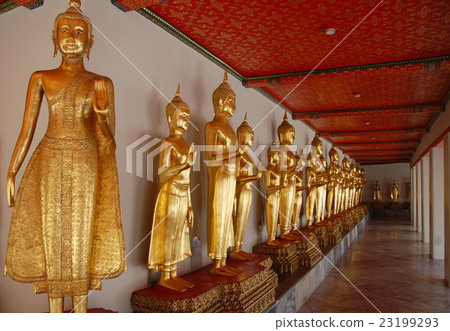 Buddhas at Wat Pho long galery Buddhas at Wat Pho long galery 23199293