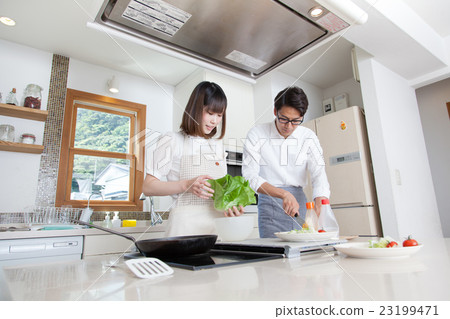 Couple of cooking kitchen 23199471