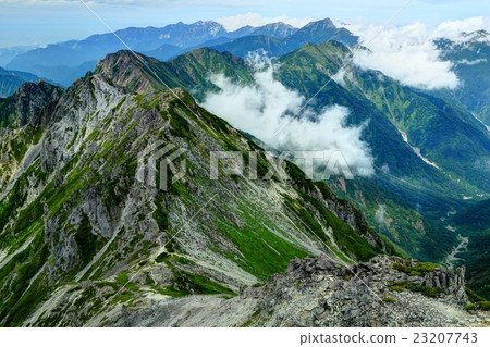 Ridgeline of Tateyama mountain seen from Pinchonogi 23207743