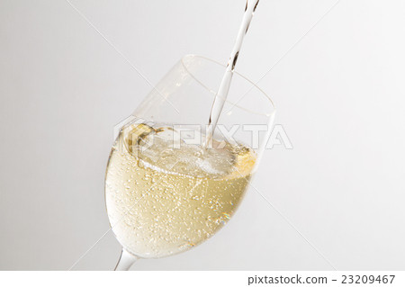 Pour white wine 23209467
