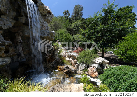 Huntington Library 23210257