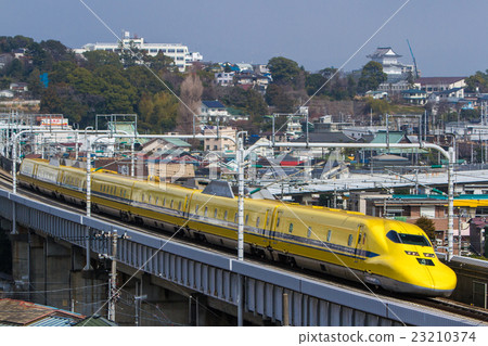 東海道新幹線黃醫生和小田原城堡 23210374
