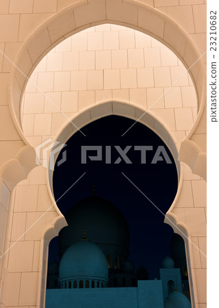 Sheikh Zayed White Mosque in Abu Dhabi at night Sheikh Zayed White Mosque in Abu Dhabi at night 23210682