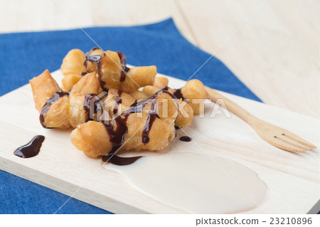 Chinese snacks Deep Fried Doughstick (Pa Tong Go) 23210896