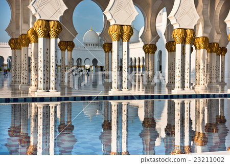 Sheikh Zayed White Mosque in Abu Dhabi 23211002