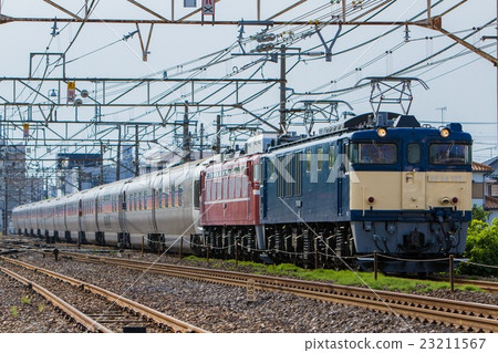 JR東部EF 64  -  105 1 + EF 81  -  81 + E 26系列仙后座 23211567