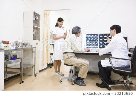 Hospital doctor doctor nurse patient medical nurse consultation room 23213650