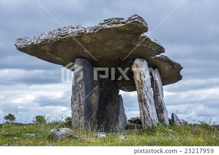 Poulnabrone Dolmen - The Burren - Ireland 23217959