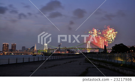 煙花東京灣灼燒的火節日2015年海風公園Shinagawa-ku，東京東部2015年8月8日 23217986