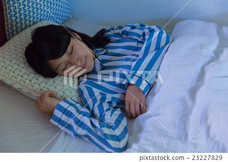 一個女人在睡覺 一個女人在睡覺 23227829