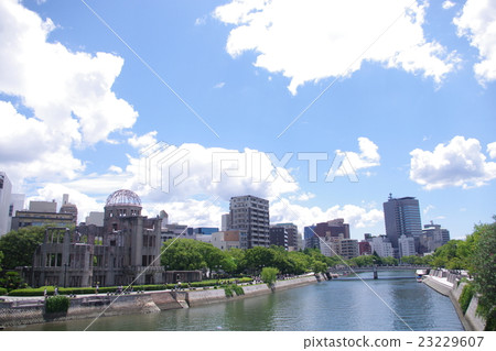 夏天的天空和原子彈爆炸圓頂 夏天的天空和原子彈爆炸圓頂 23229607
